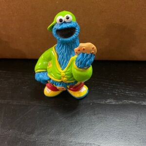 Vtg Hip Hop COOKIE MONSTER Sesame Street Action Figure Collectible Toy